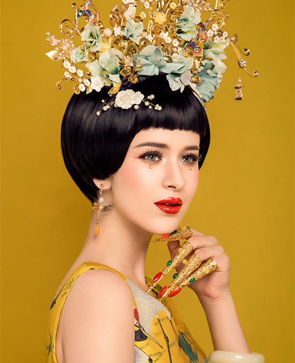 1631956136351084Hqhw.jpg 中式组15号 成都2018春季形象设计与艺术创意二班 《云谁有思》.jpg