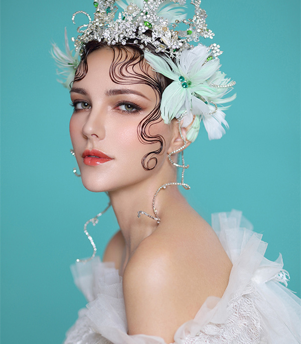 1623379657570908moZK.jpg 白纱组4号 北京2018春季形象设计影视人物造型二班 《Soul Girl》.jpg