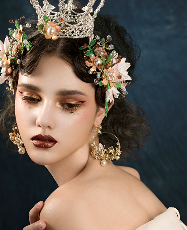 16183028283448268jew.jpg 白纱组3号-上海秋季形象设计创意一班《镜花水月》.jpg