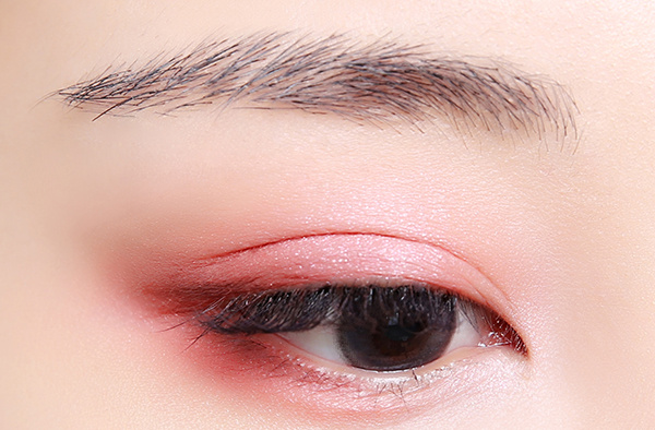 1611556747448952JupZ.jpg 4 上眼皮中间及眼头提亮.JPG