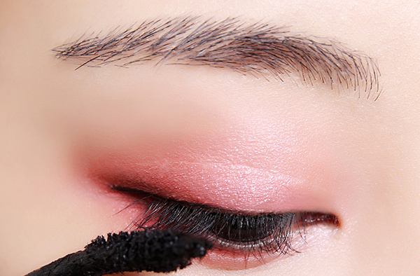 1611556775811092Nc3P.jpg 刷睫毛.JPG