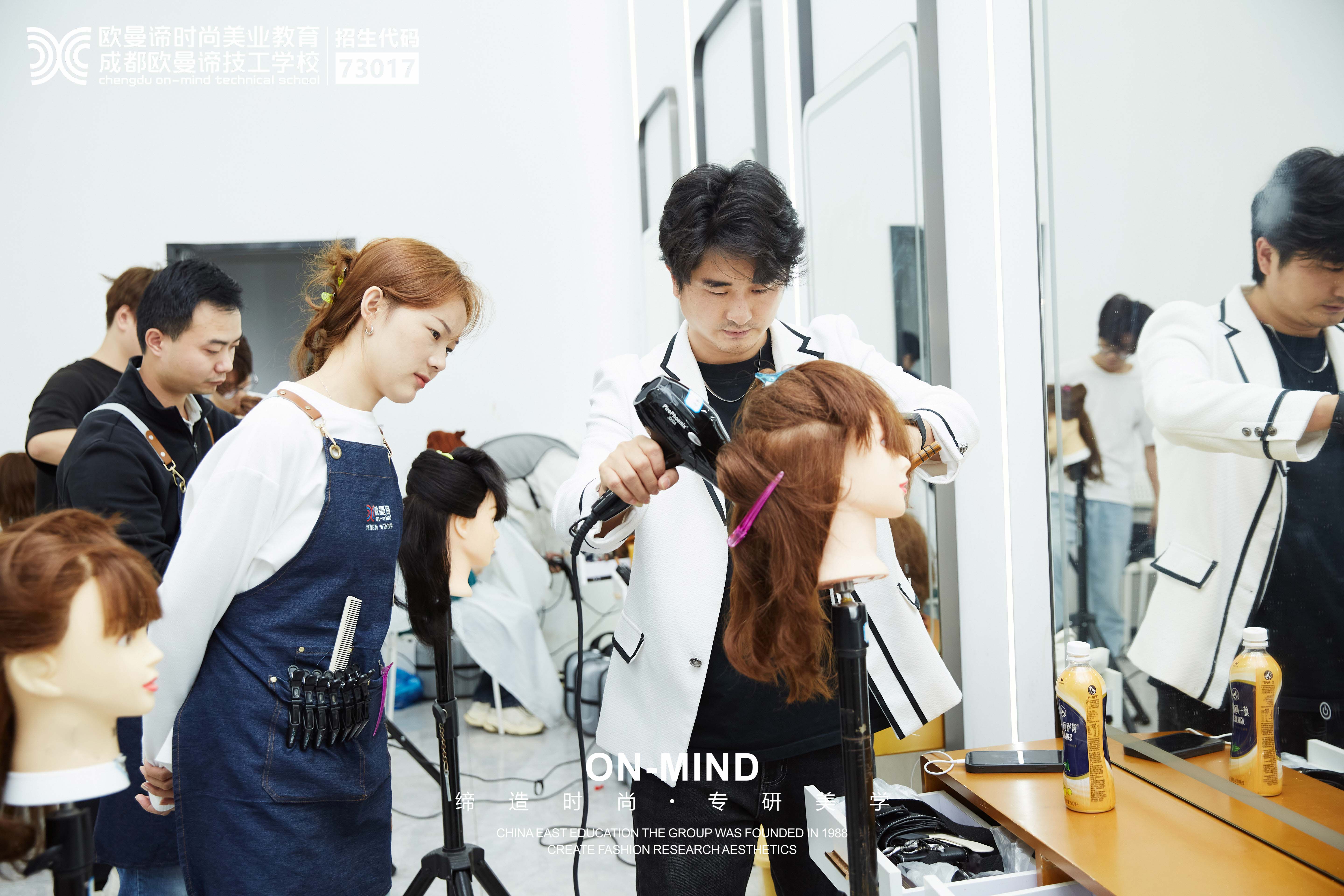 美发学校vs自学：哪种方式更适合美发初学者?