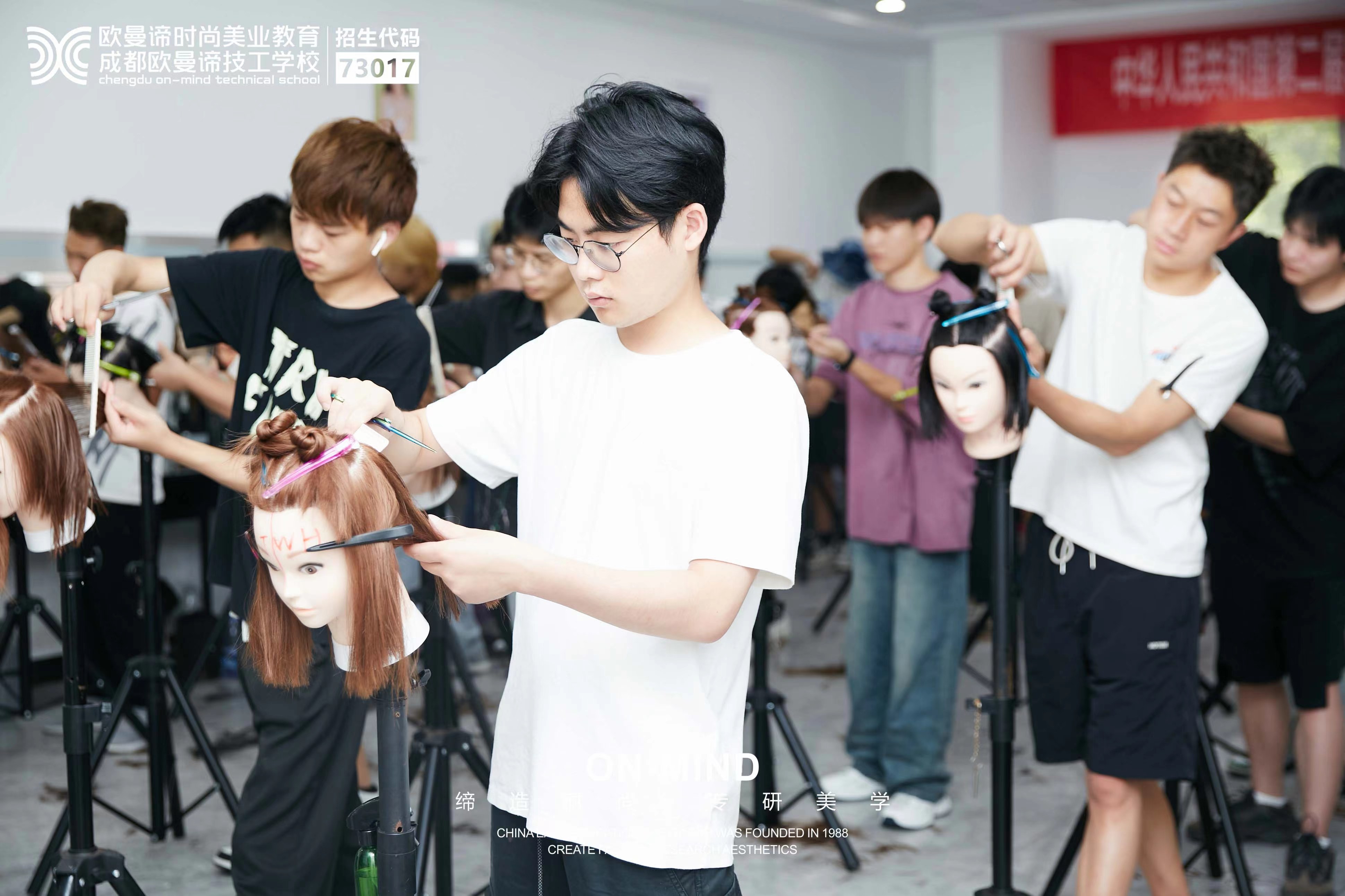 在美发培训学校学美发多久可以出师?